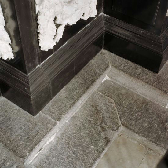 Fit skirting board