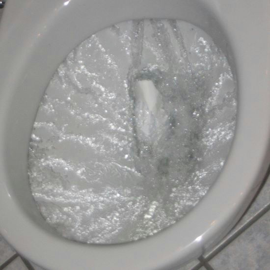 WC spoelt niet door 