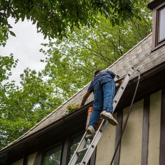 Clean gutter 