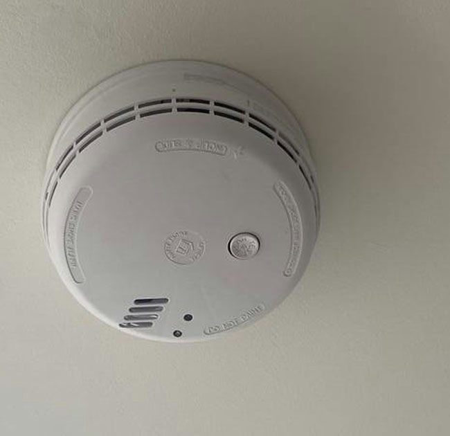 Install smoke detector 
