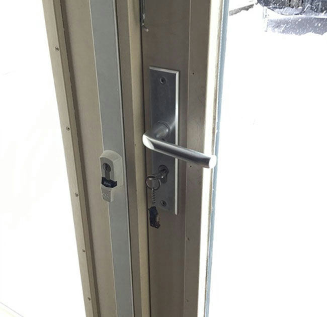Fix three-point lock 