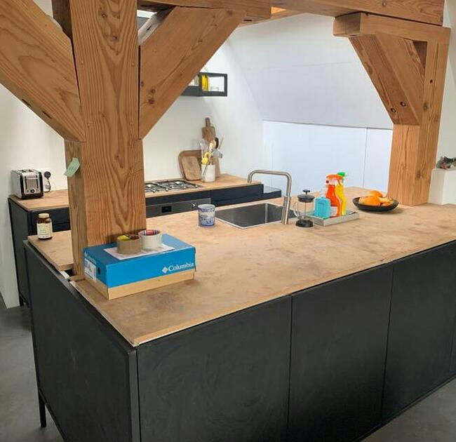 Install kitchen worktop 