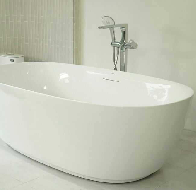 Install bathtub 