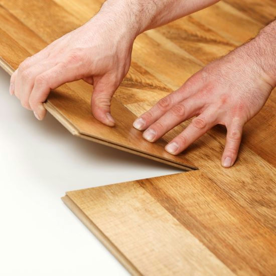 Lay laminate flooring 